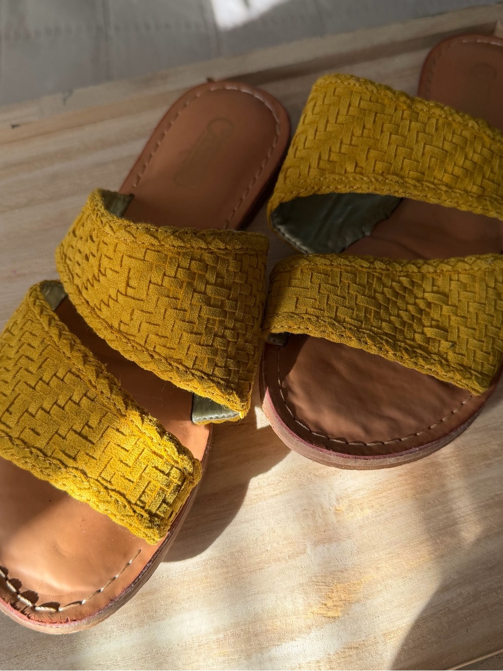 Carlos by Carlos Santana Mustard Yellow Woven Slide Sandals – Size 7